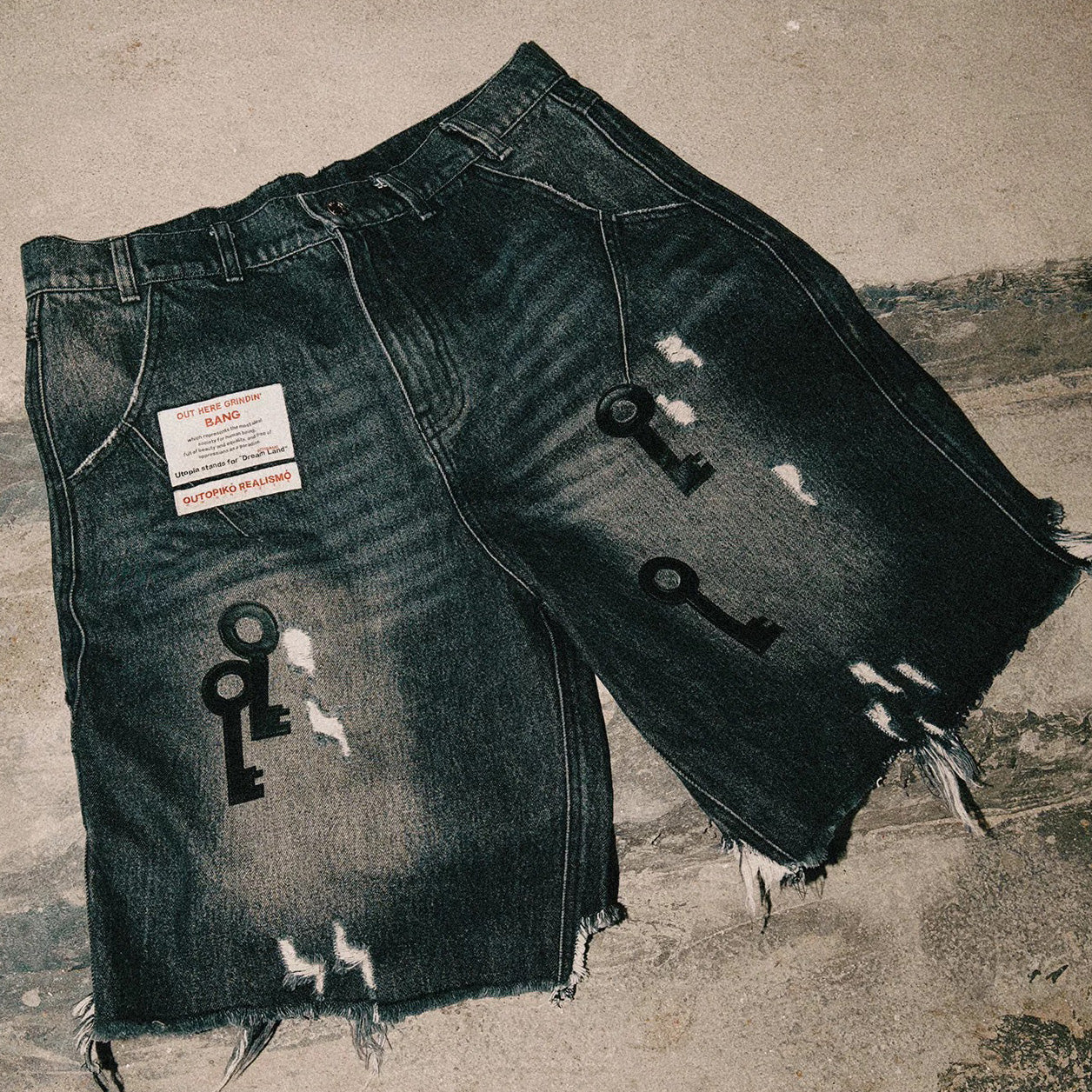 BANG | KEY PATCH RAW-EDGE CROPPED DENIM SHORTS